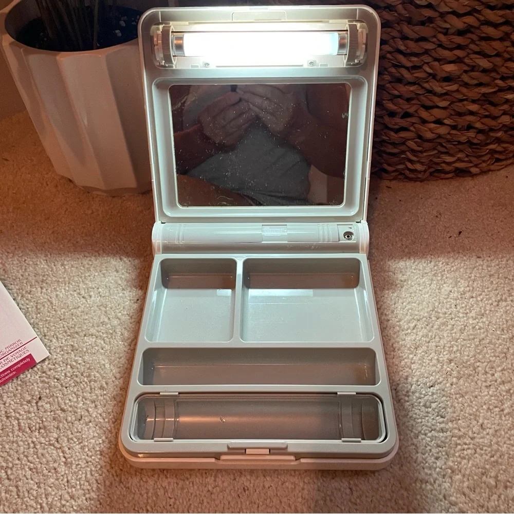 Vintage 1960’s Travel Lady Portable Lighted Makeup Mirror Cosmetic Travel Case